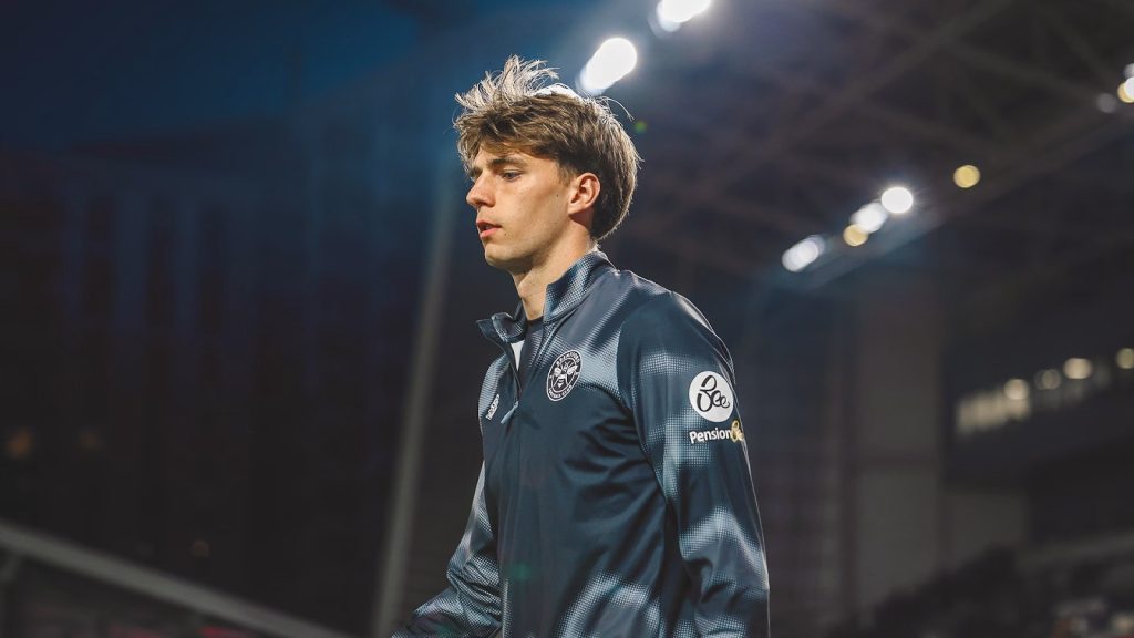 Julian Eyestone Biography: The American Giant at Brentford Eyestone